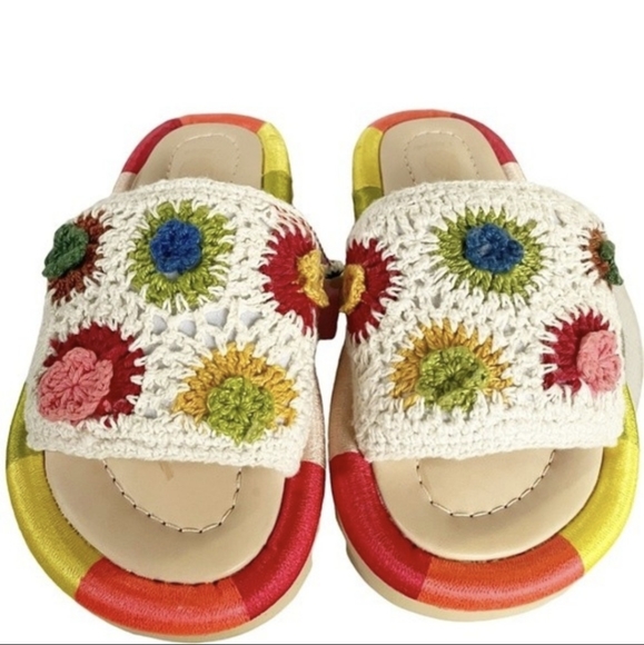 💚🌈🌸Farm Rio Crochet Slides - Picture 3 of 16